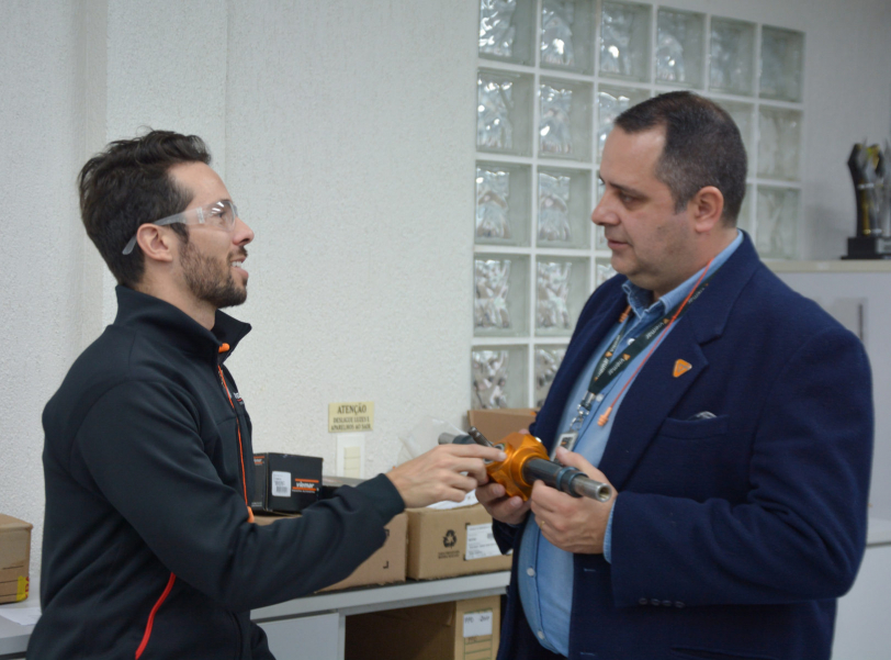 Viemar Automotive recebe a visita do piloto Márcio Campos