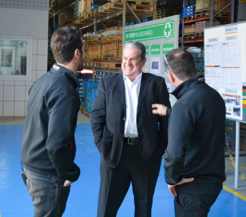 Viemar Automotive recebe a visita do piloto Márcio Campos