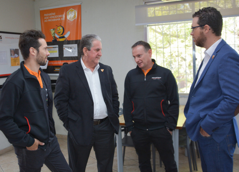 Viemar Automotive recebe a visita do piloto Márcio Campos