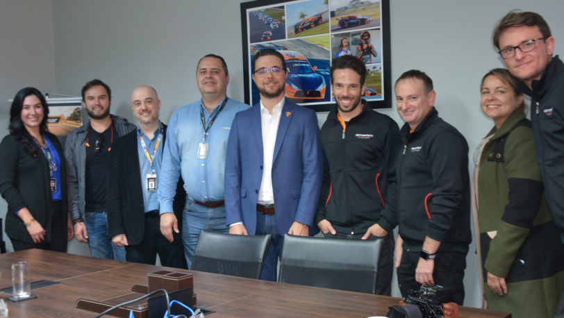 Viemar Automotive recebe a visita do piloto Márcio Campos
